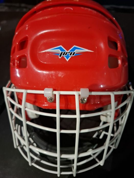 Продам каски для хоккейя