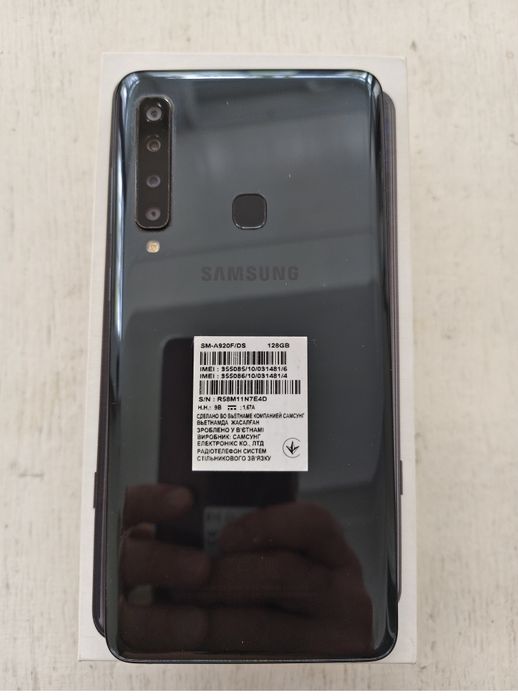 Самсунг А9 б у отличный