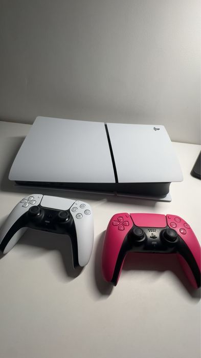 Ps5 Digital Edition 2 controllere