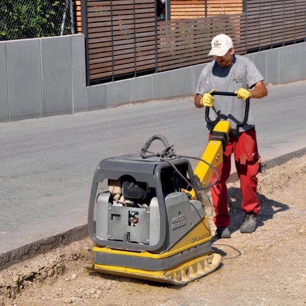 Inchiriem placa compactoare termen lung Wacker Neuson Ammann Weber