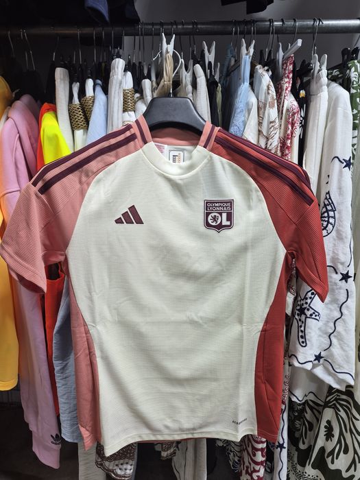 Vând tricou de fotbal