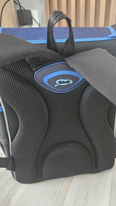 Рюкзак продам школьный