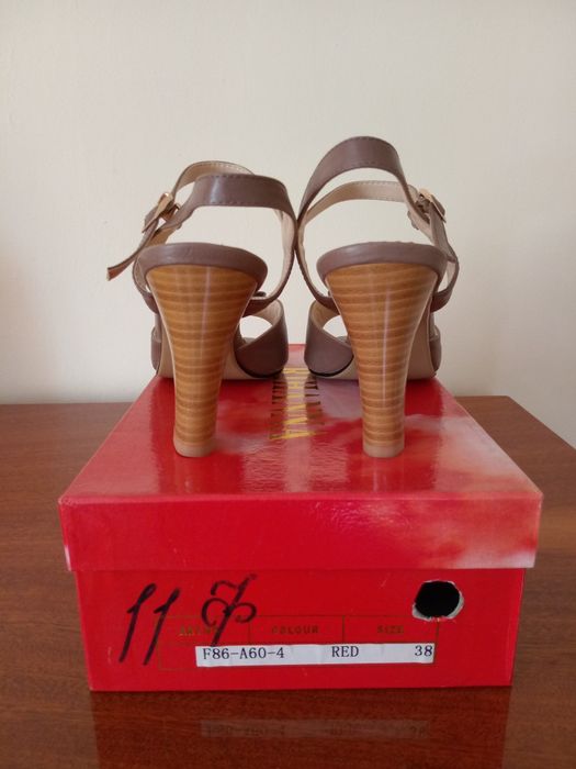 Новые босоножки, размер 39