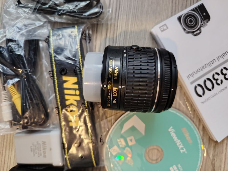 Vând obiectiv, și accesorii Nikon D3300