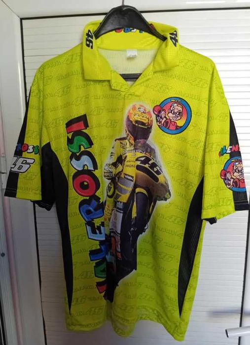 Уникална тениска на Валентино Роси