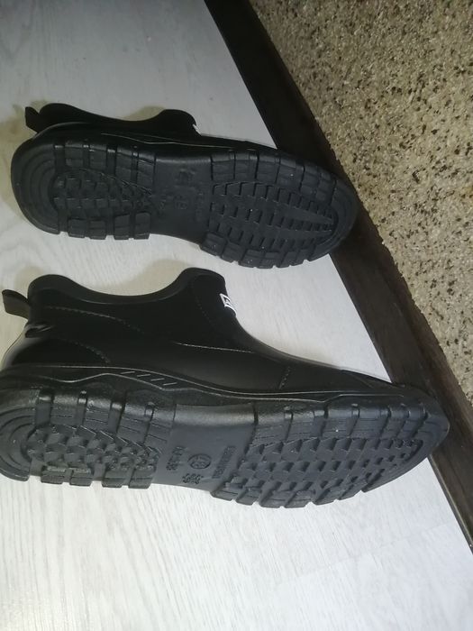 Продаётся Водонепроницаемый 46 размер Стильный Полсапог