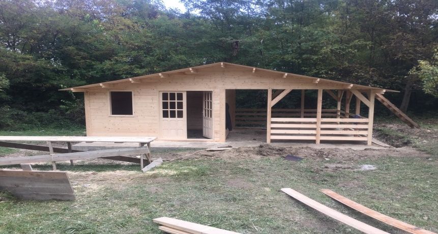 Căsuțe confecționate din lemn