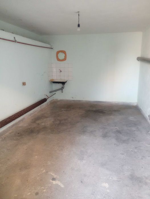 Дава се под наем Гараж / Паркомясто в Русе, Център - 21 кв.м за 75 € - Снимка #2