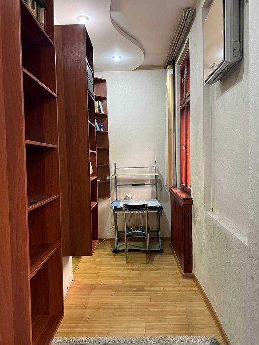 Webster oldida sheriklikka kvartira