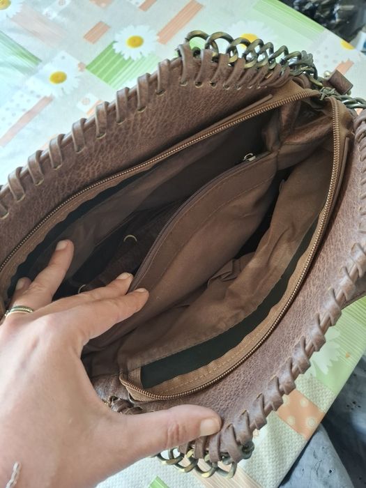 Кожена чанта       .