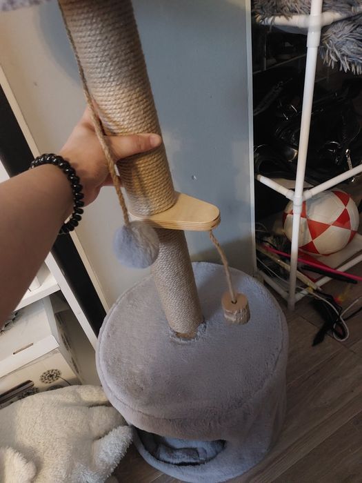 Домик и игрушки для кота