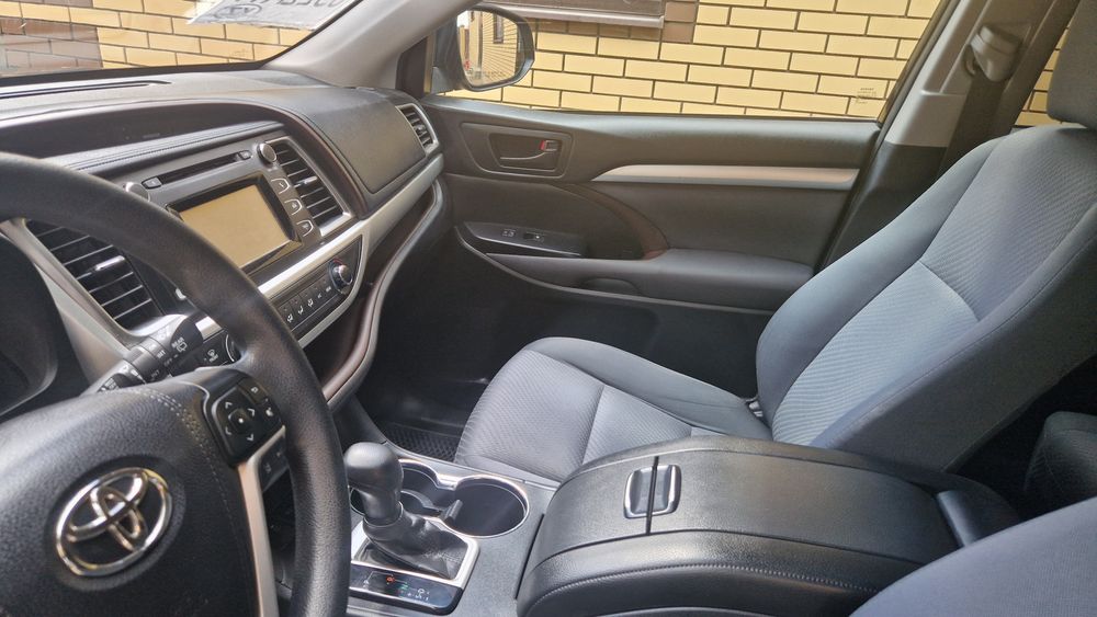 Продам Тойота хайлендер 2019г