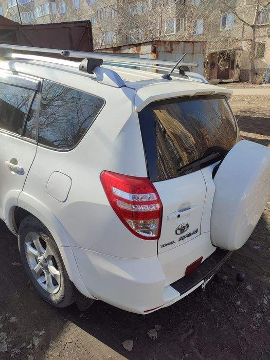 Продаю Тойота РАФ 4