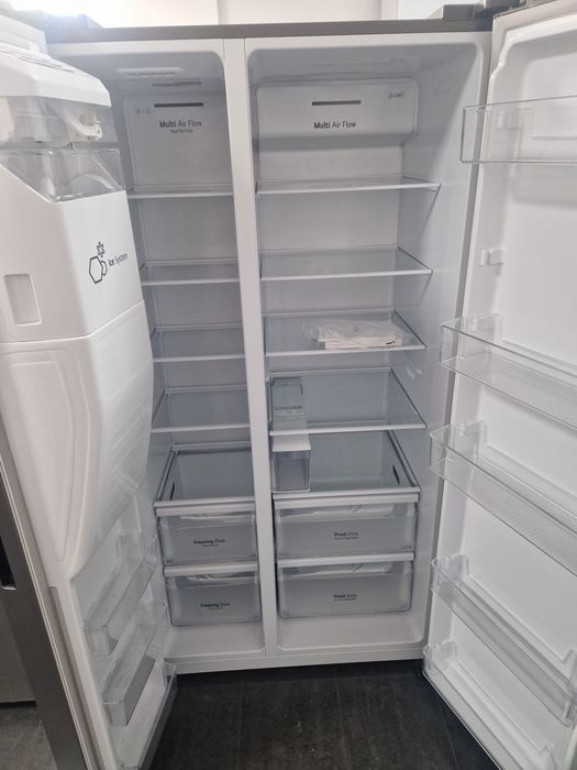 Хладилник Side by Side LG