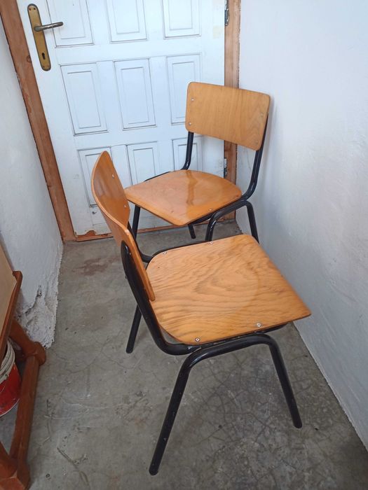 Vand 2 Scaune cu Spătar și Șezut din Lemn pentru bucatarie