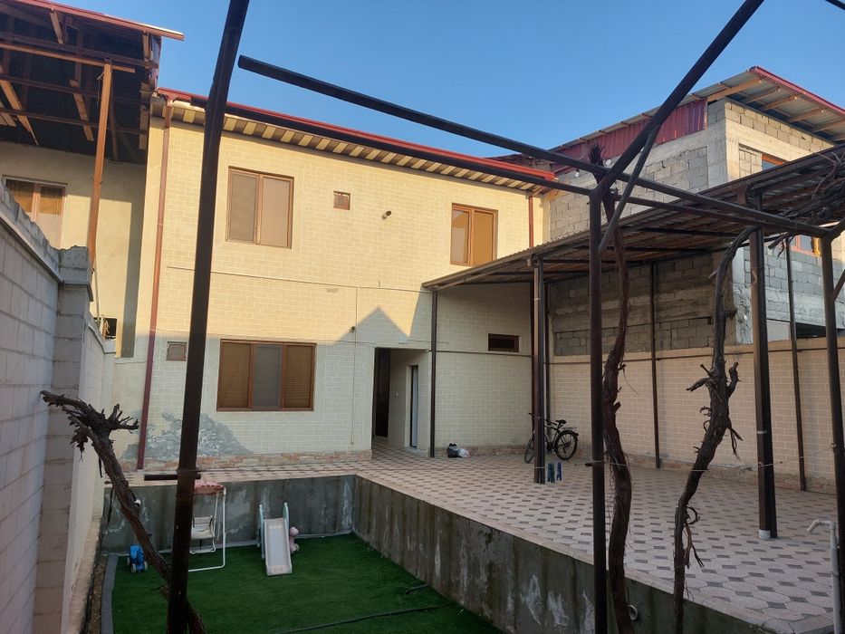 Навоий шахар Галаба шох кучаси йулни усти Ховли ижарага берилади 9 та