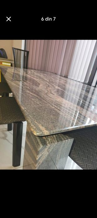 Masa din marmora