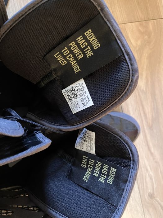 Продавам боксови обувки adidas!
