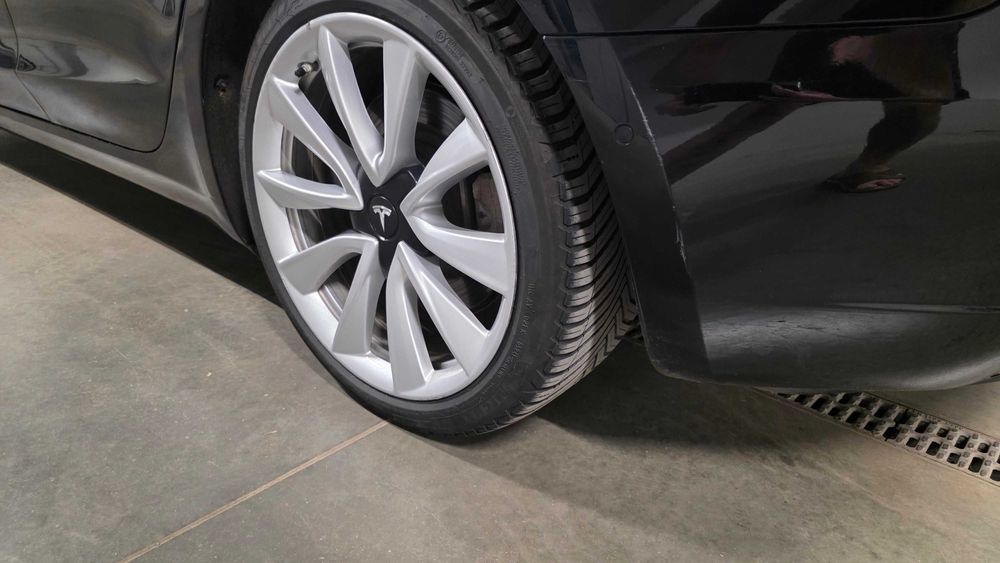 Tesla Model 3 Long Range RWD