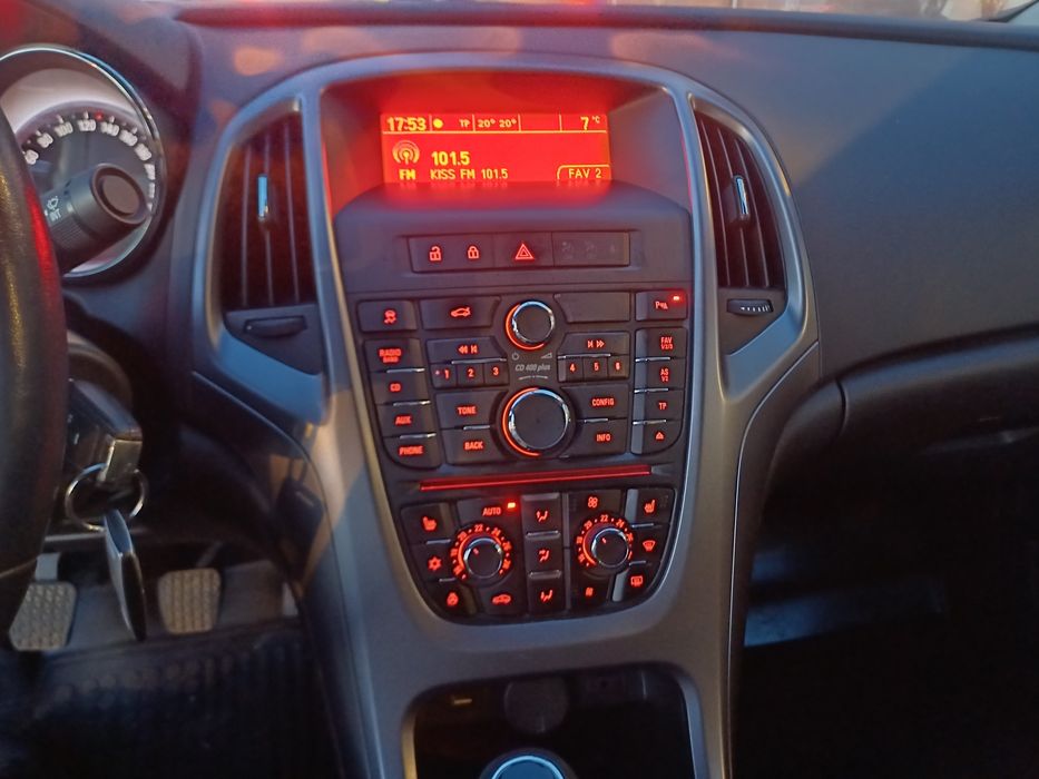 Opel astra j, 82500 km,achiziționată reprezentanță Opel ,acc.schimb!