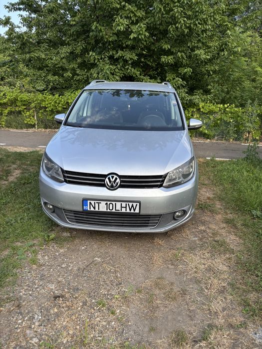 VOLKSWAGEN Touran 2012