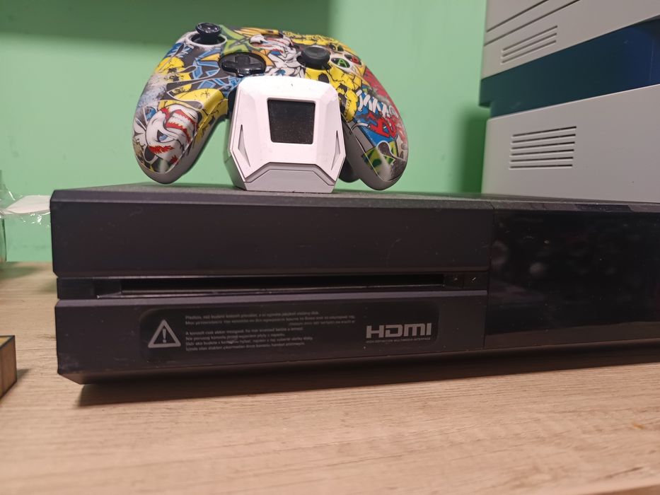 XBox One 500gb + dock + 2 controlere