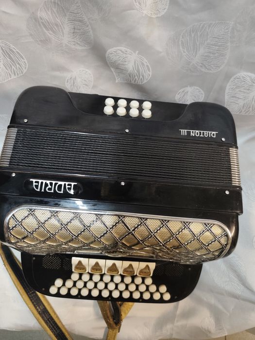 Рядък триредов диатоничен бутонен акордеон (концертина)Adria Diaton III(Grand Luxe)