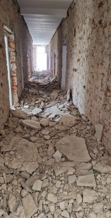 Demolari taiat spart, santuri electrice