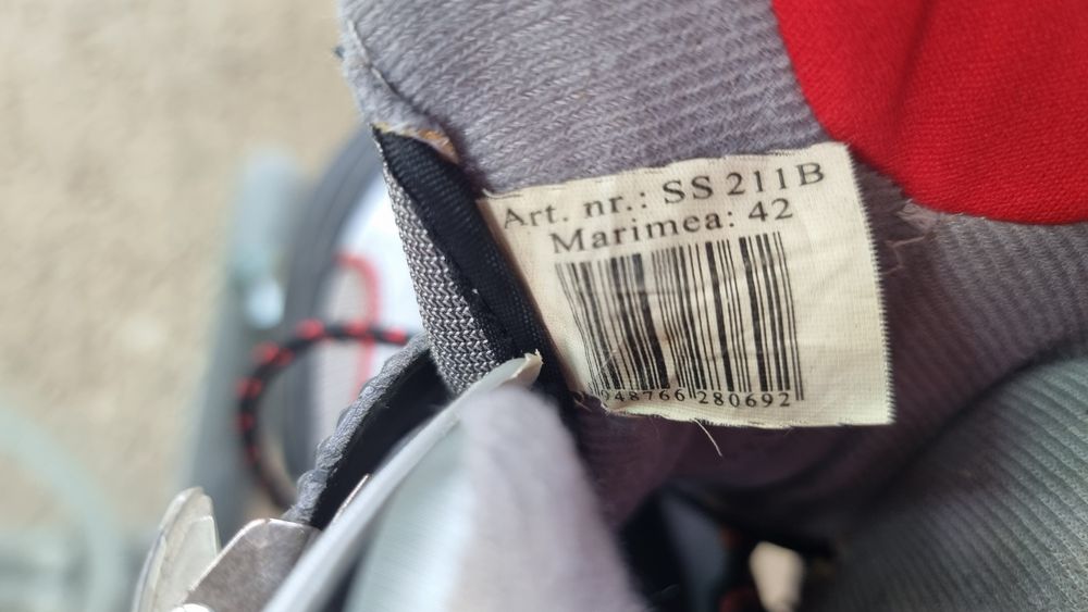 Patine, mărimea 42, puțin utilizate