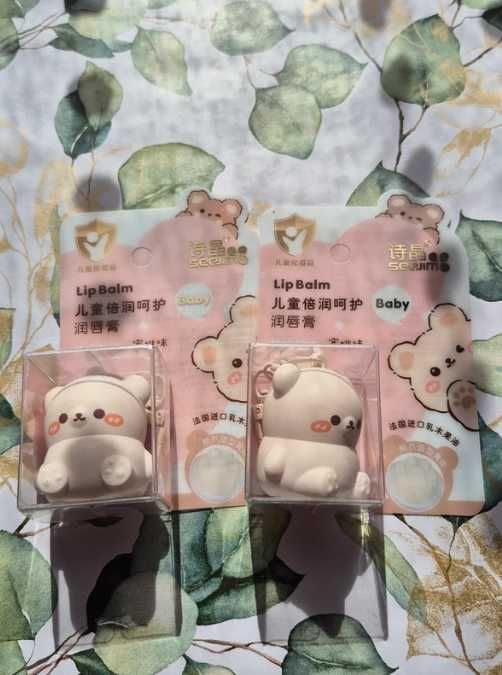 Doua Lip Balm uri Crema de buze Ursulet Breloc cu aroma de piersici