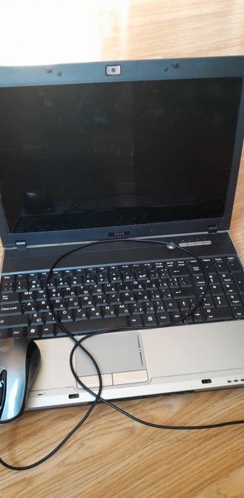 Лаптоп MSI работещ