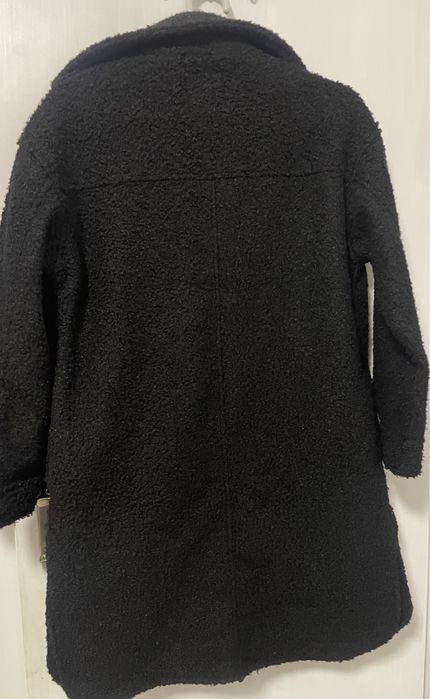 Леко и удобно черно палто.