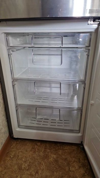 Продам холодильник двух камерный LG
