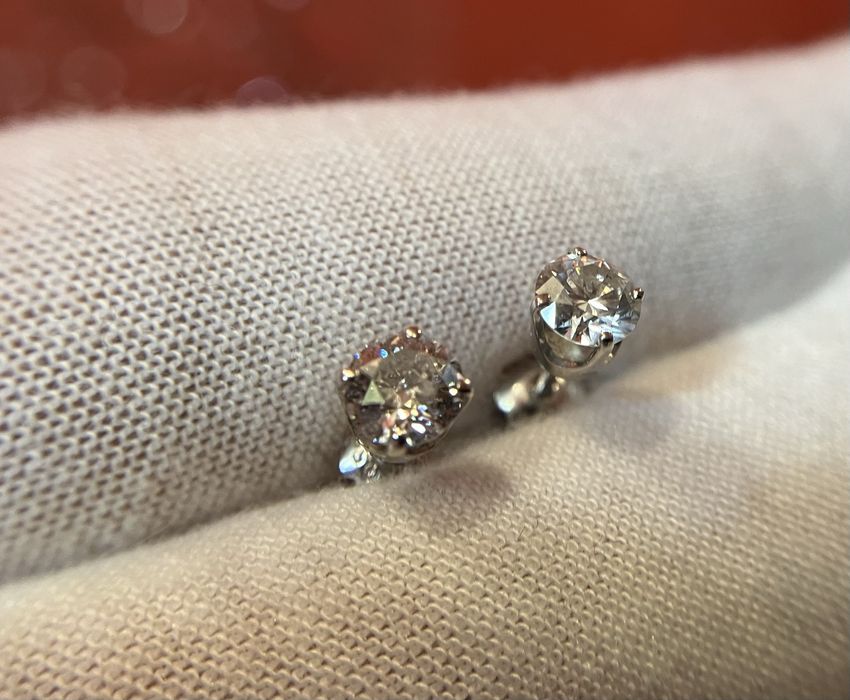 Серьги гвоздики бриллиантовые