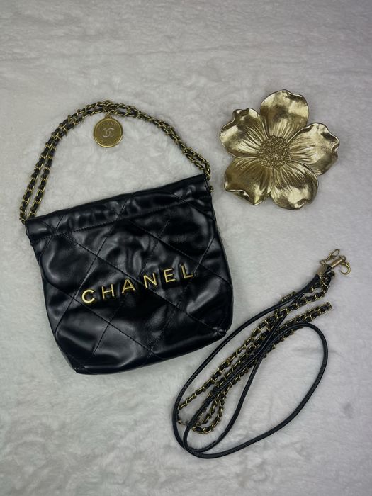Нова Черна Дамска Чанта Chanel 22 Mini Handbag