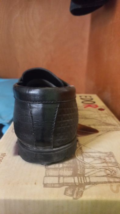 Tufli sotiladi razmeri 40