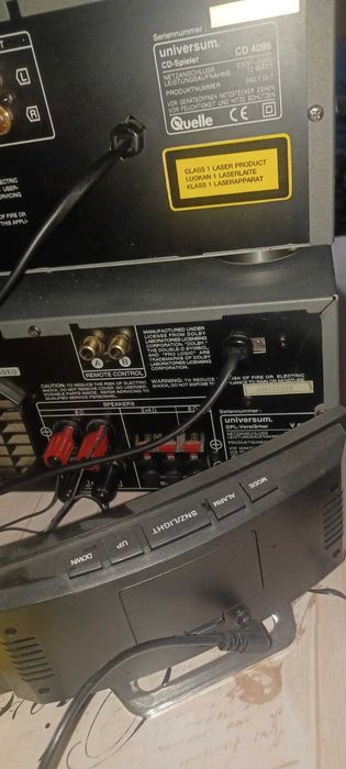 Amplificator Universum functioneaza foarte bine .Bonus cd ,,si caset deck .