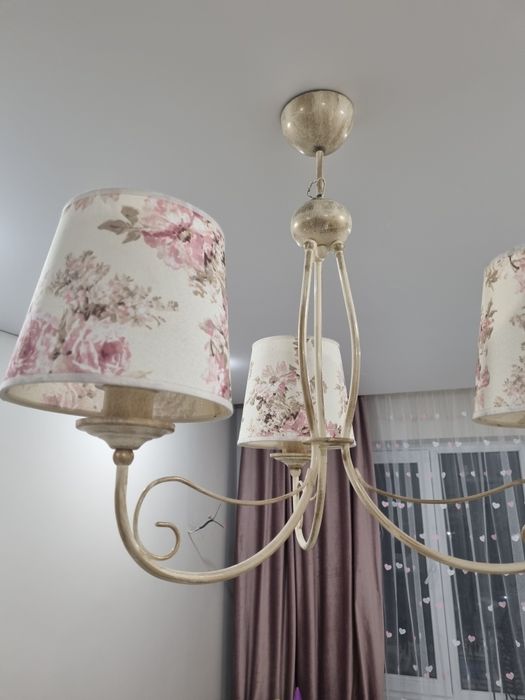 Продам 3хрожковую люстру