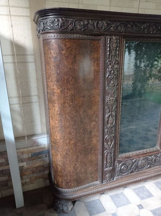 Антикварный сервант.Германия