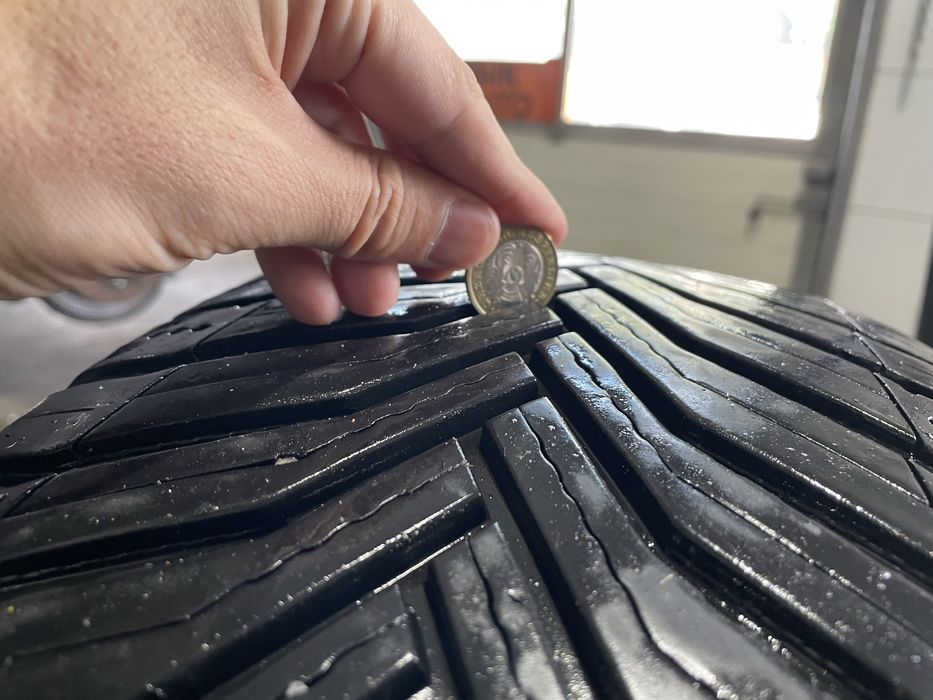 Продам комплект резины лета 235/55/18