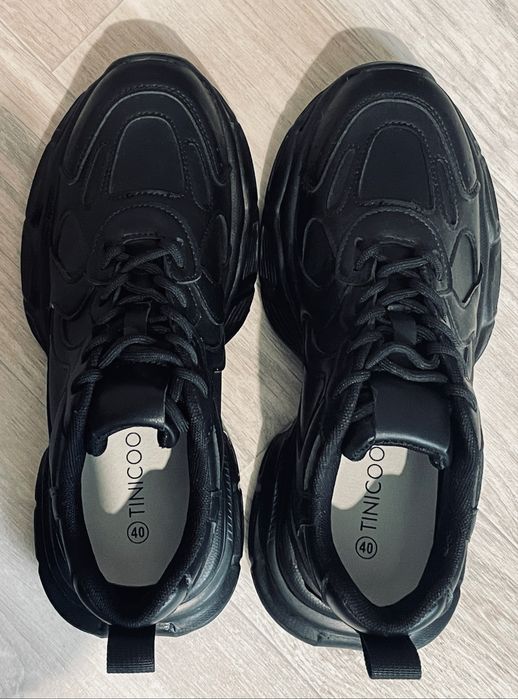 кроссовки продам