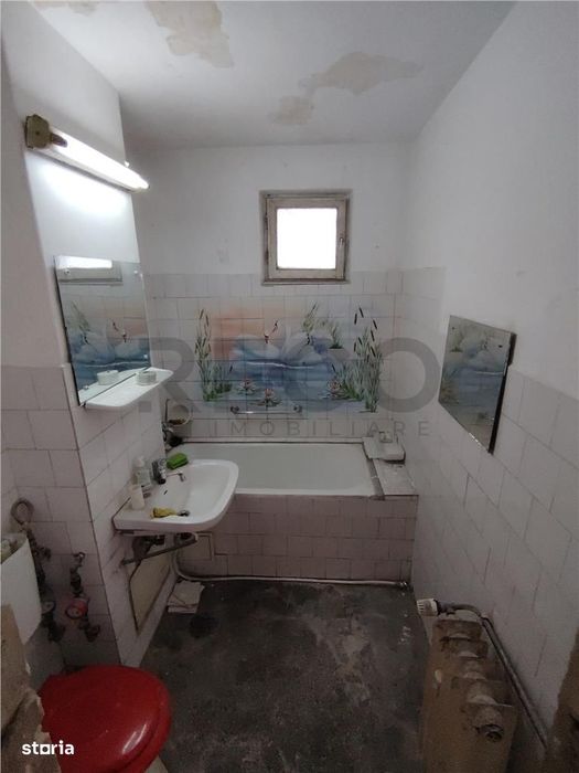 RECO apartament cu 3 camere decomandat cu lift