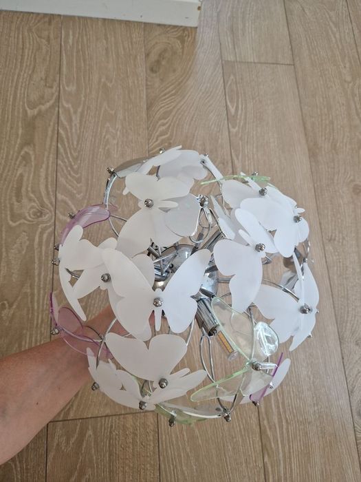 Candelabru cu fluturi