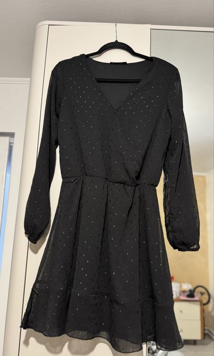 Vand 4 rochi marimea L