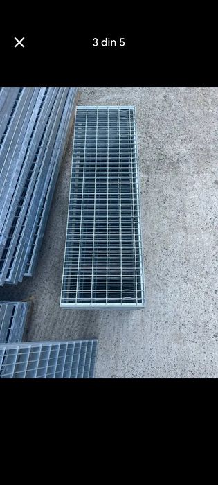 Trepte galvanizate de calitate, potrivite pentru scări metalice, holuri, platforme și spații industriale. Rezistente la coroziune