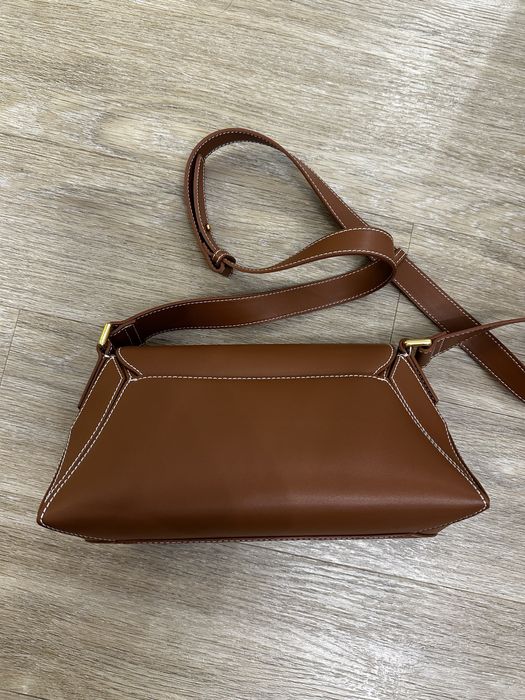 Продам новую сумочку CHARLES & KEITH