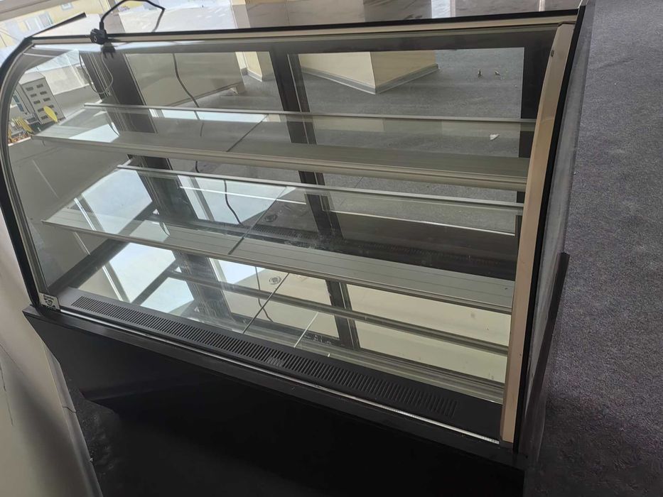 Продам витрина холодильник