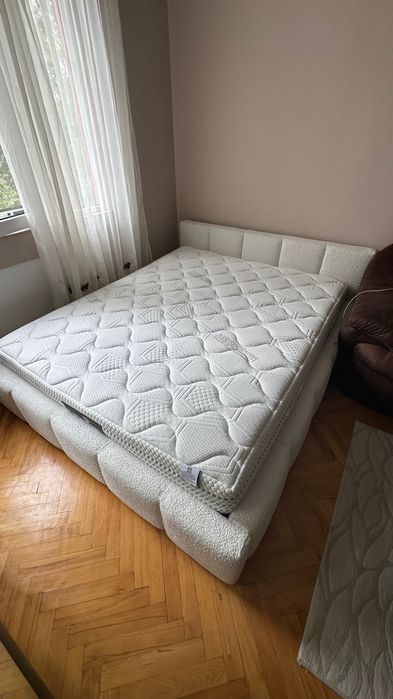 Продавам чисто нова спалня с матрак