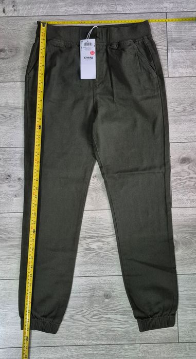 Pantaloni noi Sinsay mărimea 152