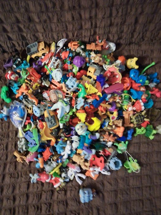 Продам игрушки от киндера. Цена договорная.